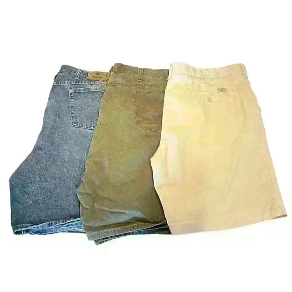 3 Pairs of Men's Size 46 Shorts Lee & Wrangler Utility, Relaxed Fit - Picture 1 of 5